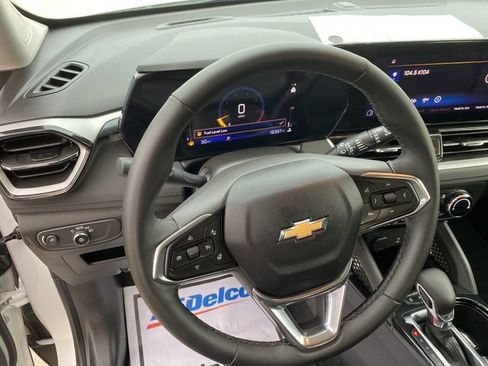 Used 2026 Chevrolet TrailBlazer LT w/ LT Cold Weather Package FWD image 11