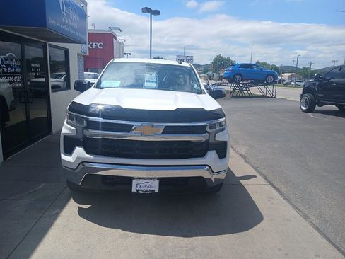 Used 2022 Chevrolet Silverado 1500 LT AWD/4WD image 3