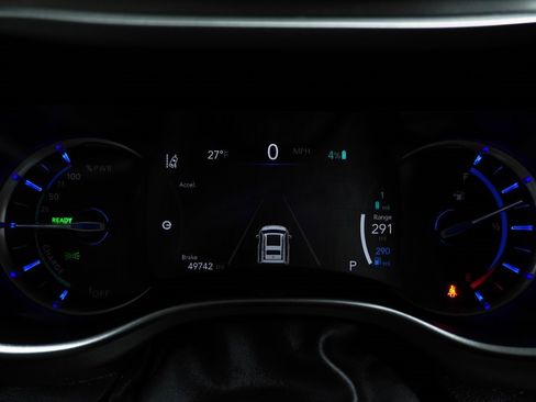 Used 2022 Chrysler Pacifica Touring-L w/ Uconnect Theater Family Group image 28