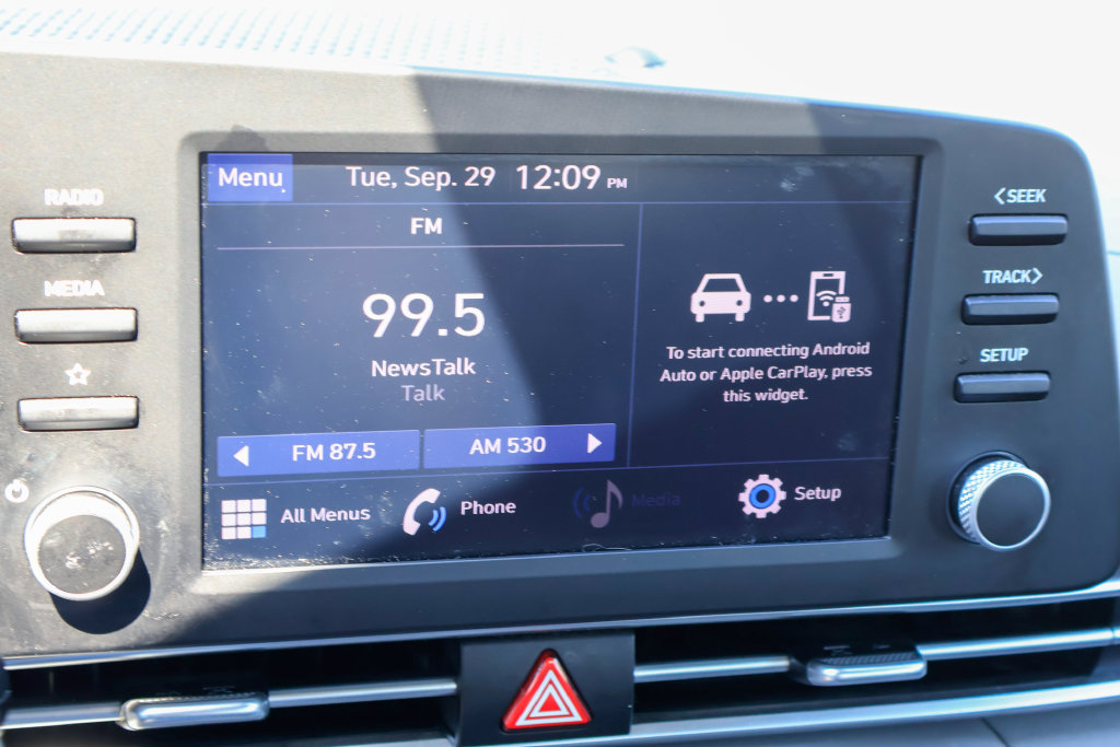 Used 2023 Hyundai Elantra SE w/ Cargo Package FWD image 6