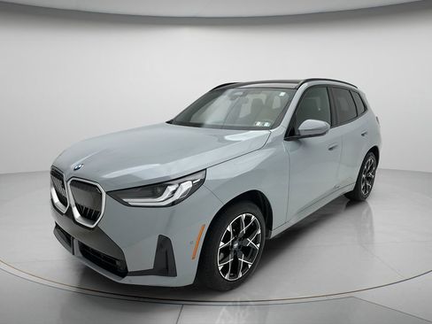 Used 2025 BMW X3 xDrive30i AWD/4WD image 3