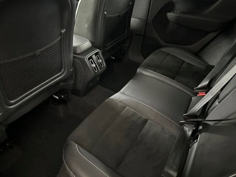 Used 2021 Volvo XC40 T4 R-Design w/ Climate Package image 4