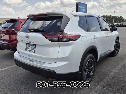 Used 2026 Nissan Rogue SV FWD image 4
