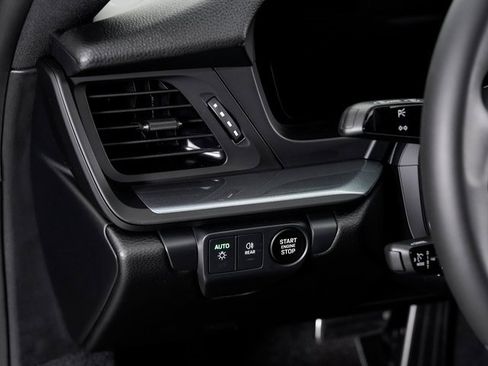 Used 2025 Porsche 911 Carrera image 12