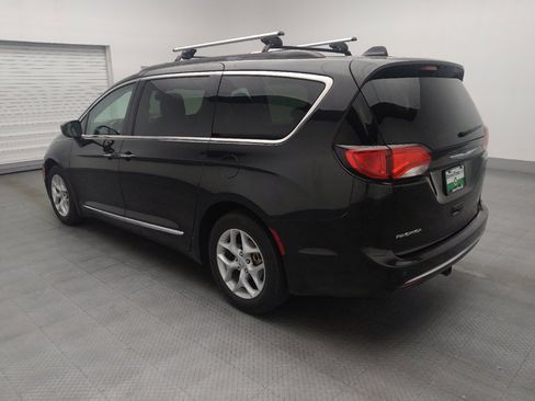 Used 2017 Chrysler Pacifica Touring-L w/ Tire & Wheel Group image 3