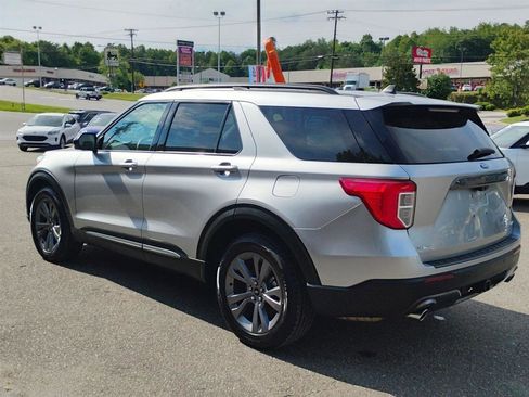 Used 2022 Ford Explorer XLT w/ Equipment Group 202A AWD/4WD image 7