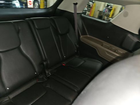 Used 2025 Kia Carnival FWD image 9