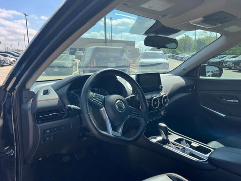 Used 2023 Nissan Sentra SR w/ SR Premium Package image 21