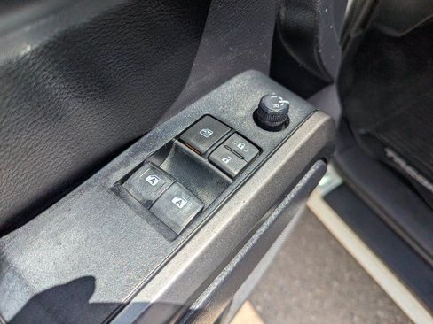 Used 2019 Toyota Tacoma TRD Off-Road AWD/4WD image 10