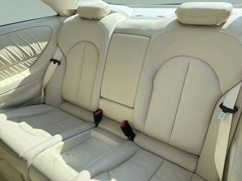 Used 2009 Mercedes-Benz CLK 550 Coupe image 18