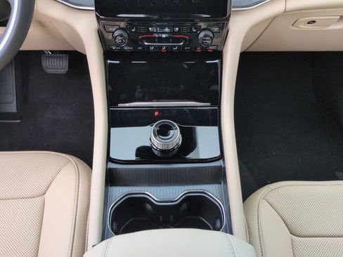 New 2025 Jeep Grand Cherokee L Limited w/ Luxury Tech Group II RWD image 19