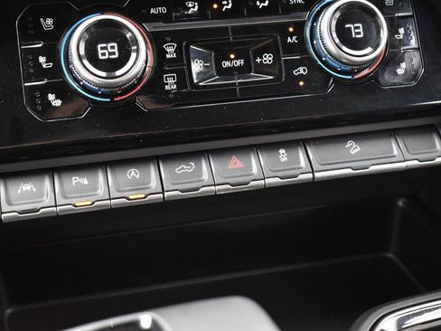 Used 2024 GMC Sierra 1500 AT4 w/ AT4 Preferred Package image 26