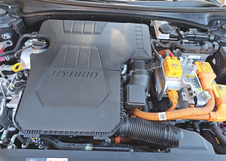 Used 2023 Hyundai Elantra Blue FWD image 4