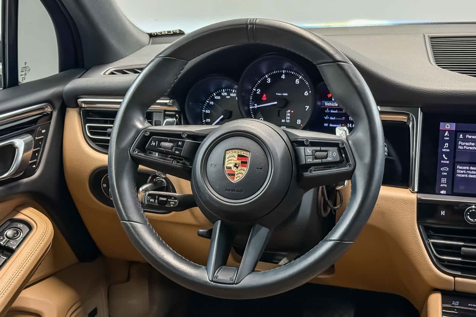 Certified 2023 Porsche Macan AWD/4WD image 19