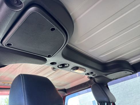 Used 2015 Jeep Wrangler Unlimited Sahara w/ Dual Top Group image 17