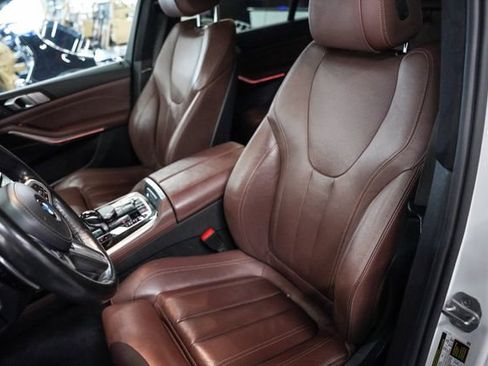 Used 2021 BMW X7 xDrive40i w/ M Sport Package AWD/4WD image 4