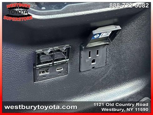 Used 2024 Toyota Tundra Limited AWD/4WD image 16