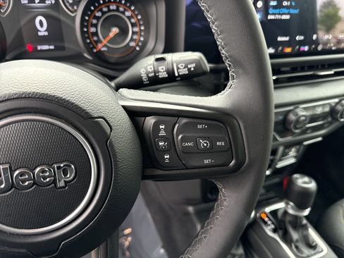 Used 2025 Jeep Wrangler Sport S image 19