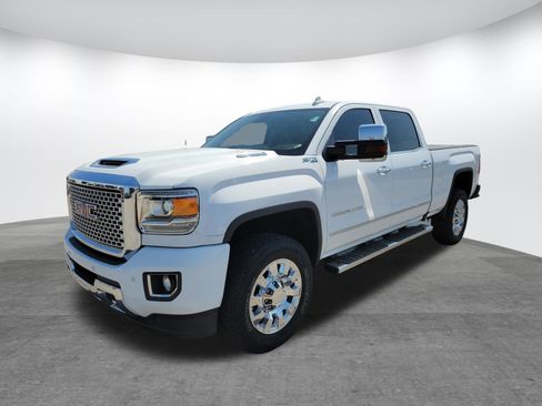 Used 2017 GMC Sierra 2500 Denali w/ Duramax Plus Package AWD/4WD image 3