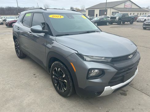 Used 2021 Chevrolet TrailBlazer LT w/ Convenience Package image 3