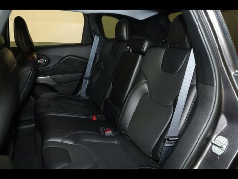 Used 2020 Jeep Cherokee Latitude Lux w/ Comfort/Convenience Group image 28