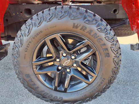 Used 2024 Chevrolet Silverado 1500 Custom Trail Boss w/ Dark Appearance Package image 21