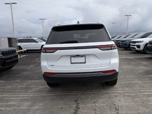 New 2027 Jeep Grand Cherokee Limited w/ Limited Altitude Package RWD image 5