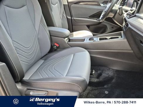 Certified 2026 Volkswagen Tiguan SE AWD/4WD image 27