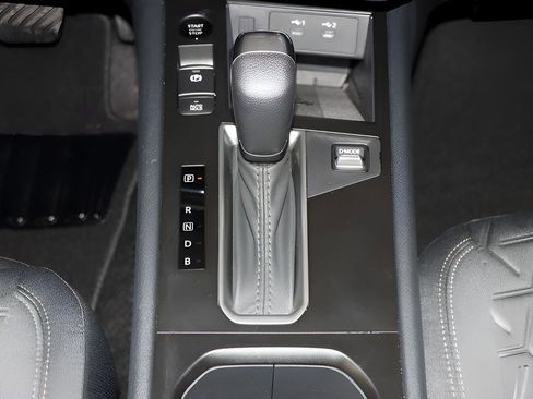 Used 2025 Nissan Kicks SV w/ SV Premium Package FWD image 31