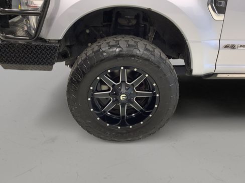 Used 2022 Ford F350 Platinum w/ FX4 Off-Road Package AWD/4WD image 9