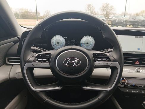 Used 2023 Hyundai Elantra Limited image 15