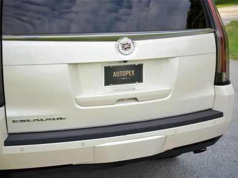 Used 2015 Cadillac Escalade Premium AWD/4WD image 44
