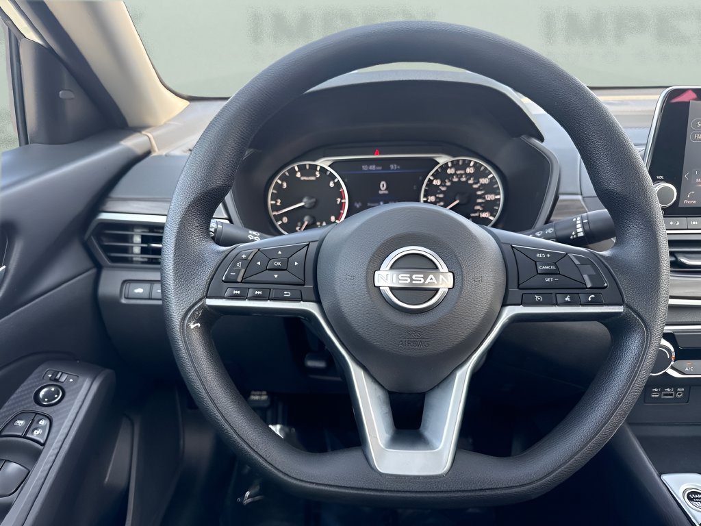 Used 2025 Nissan Altima 2.5 SV FWD image 12