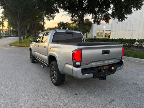 Used 2022 Toyota Tacoma SR5 w/ Technology Package RWD image 3