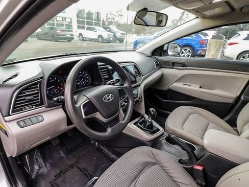 Used 2017 Hyundai Elantra SE image 27