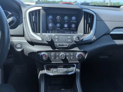 Used 2024 GMC Terrain SLE w/ Driver Convenience Package FWD image 17