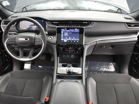 Used 2024 Jeep Grand Cherokee L Altitude AWD/4WD image 11