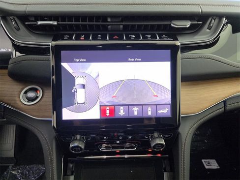 New 2025 Jeep Grand Cherokee Summit image 23