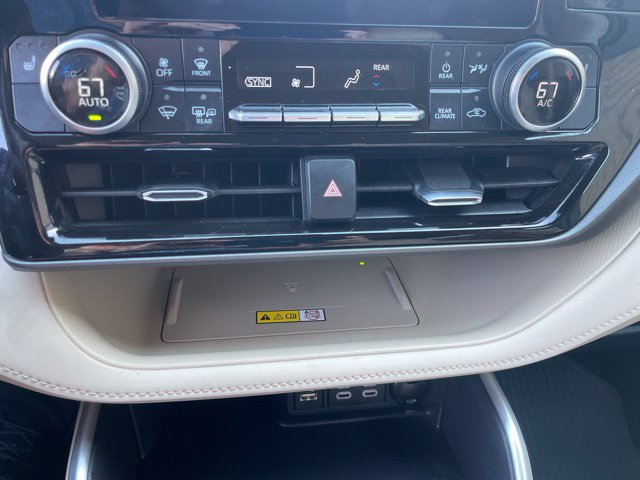Used 2023 Toyota Highlander XLE AWD/4WD image 40