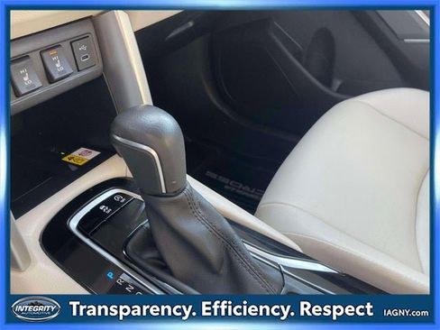 Certified 2023 Toyota Corolla Cross XLE image 31