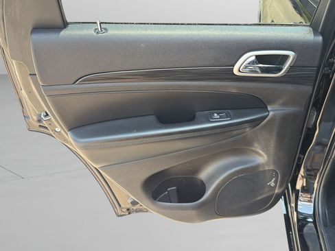 Used 2021 Jeep Grand Cherokee Laredo X AWD/4WD image 13