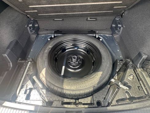Used 2022 Volkswagen Tiguan SE AWD/4WD image 12
