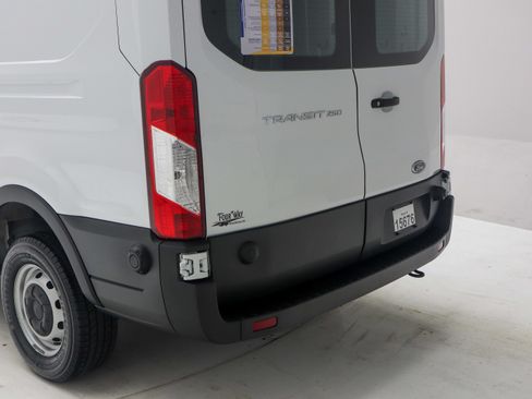 Used 2022 Ford Transit 250 Medium Roof RWD image 10