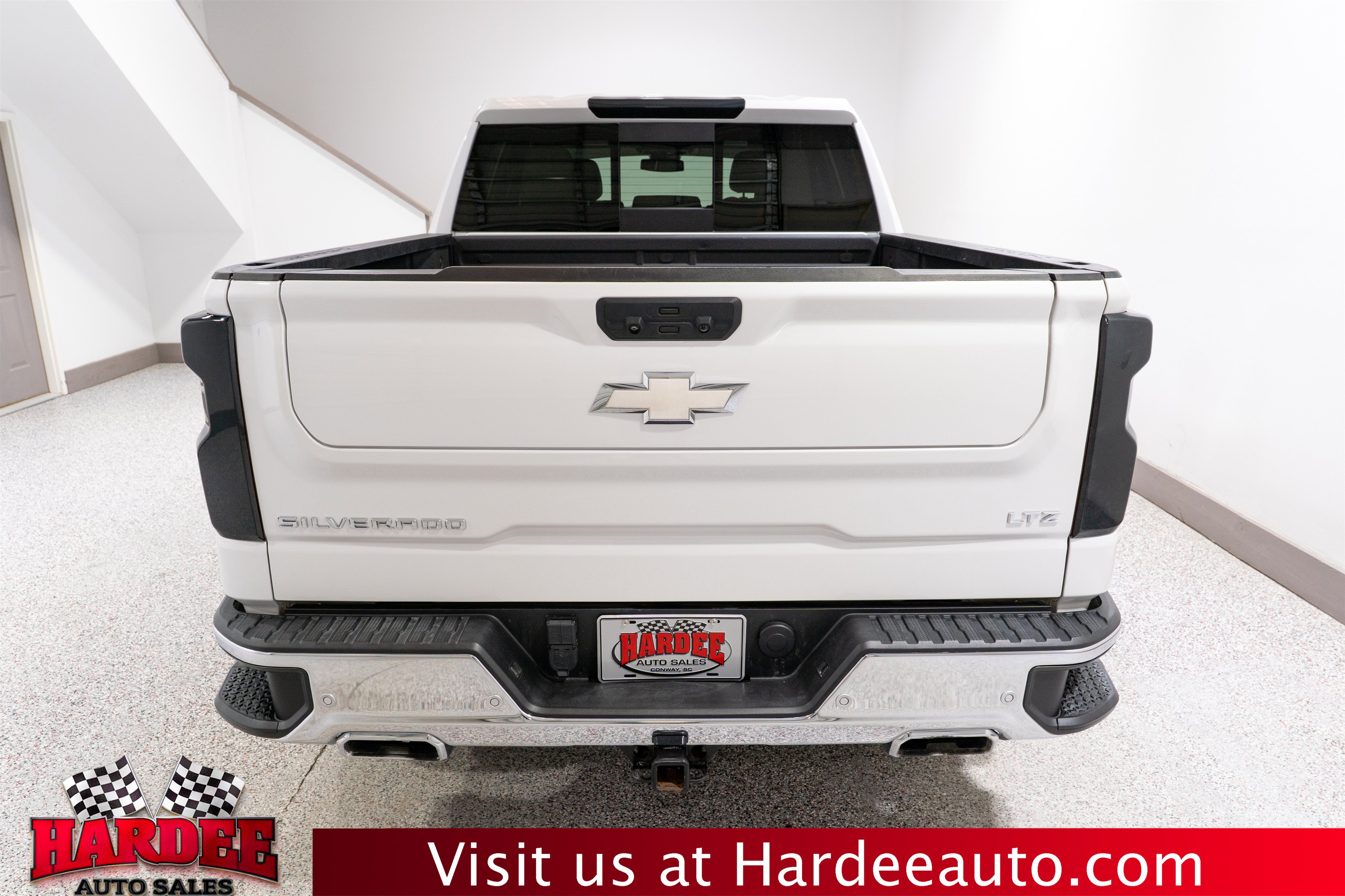 Used 2025 Chevrolet Silverado 1500 LTZ AWD/4WD image 4