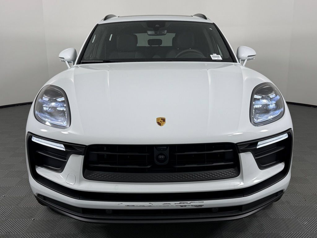 Certified 2026 Porsche Macan AWD/4WD image 10