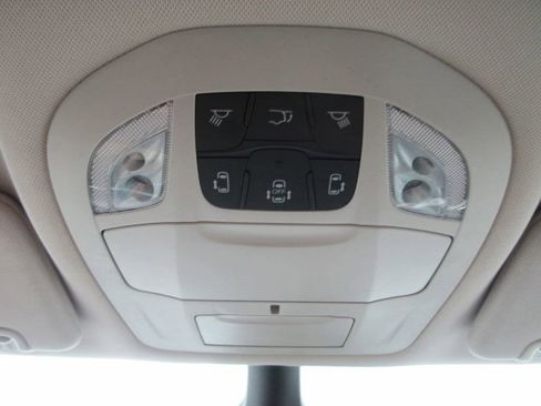Used 2023 Chrysler Pacifica Touring-L FWD image 31