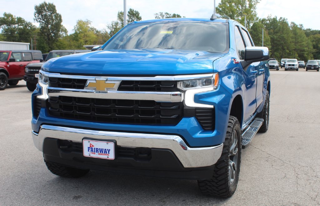 Used 2024 Chevrolet Silverado 1500 LT w/ Z71 Off-Road Package AWD/4WD image 5
