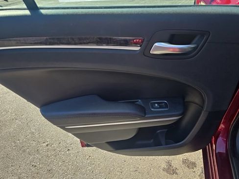 Used 2018 Chrysler 300 Limited AWD/4WD image 23