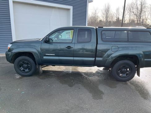 Used 2011 Toyota Tacoma 4x4 Access Cab V6 image 4
