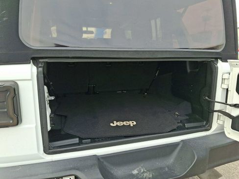 Used 2018 Jeep Wrangler Unlimited Sport S image 27